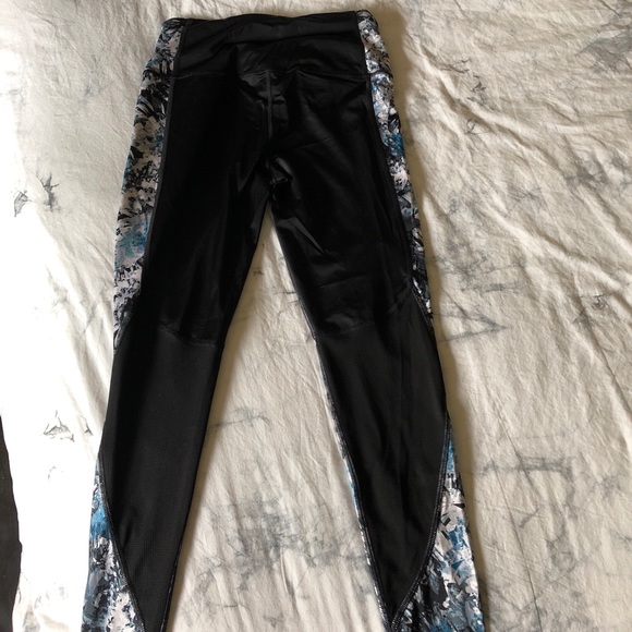 VIctoria’s Secret High Rise Yoga Stirrup Leggings - Picture 4 of 6
